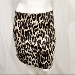 Size 3 xl  Leopard print skirt